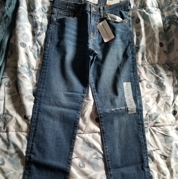 Bundle of 3 Old Navy Jean's size 12 - Picture 3 of 11